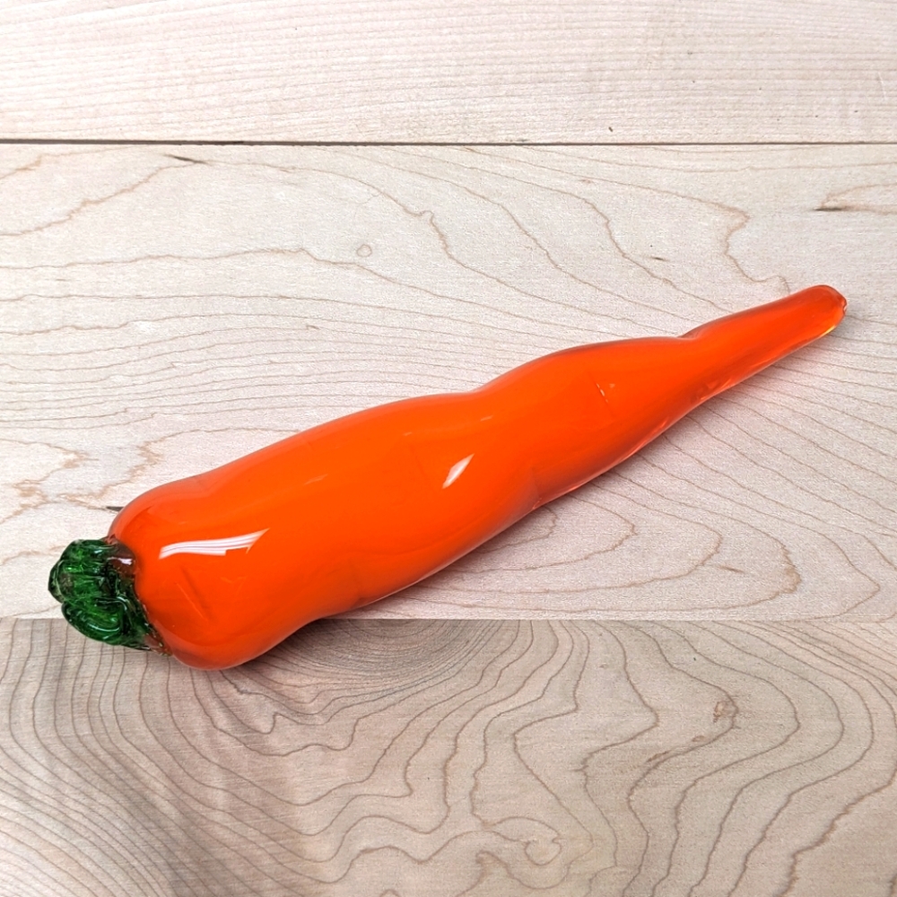 ✨SOLD✨ Vintage art glass carrot